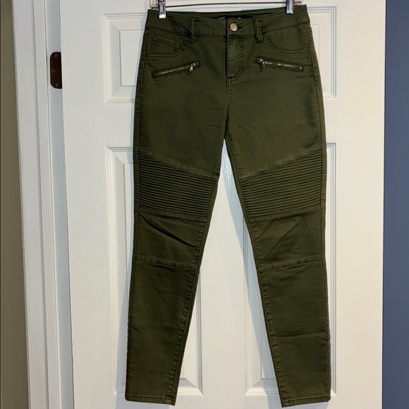 Harper Jeans, Military Green, Accordion Design Size 28 - Picture 6 of 8